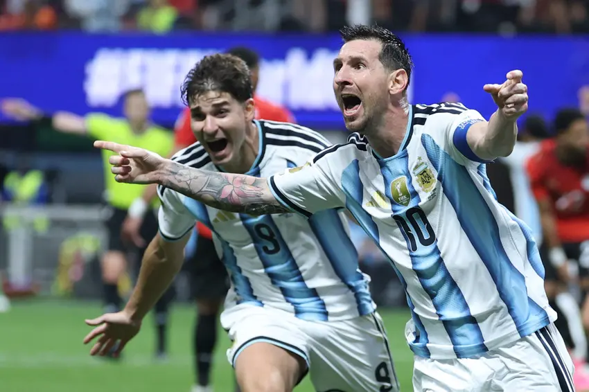 Messi amplia recorde histórico e Argentina elimina o Egito com virada emocionante