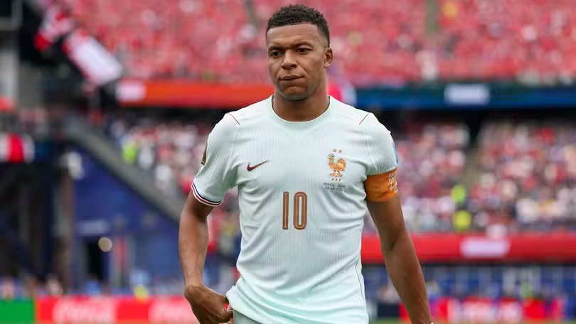 Mbappé pode alcançar marca histórica de Cafu caso França avance à final da Copa do Mundo